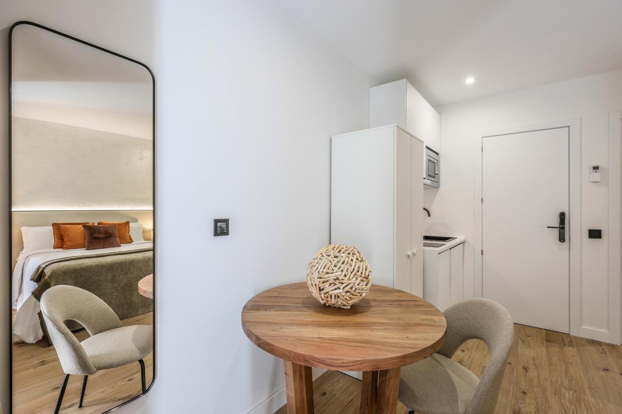 Estudio Funcional Plaza Del Callao, Mid Term Apartamento