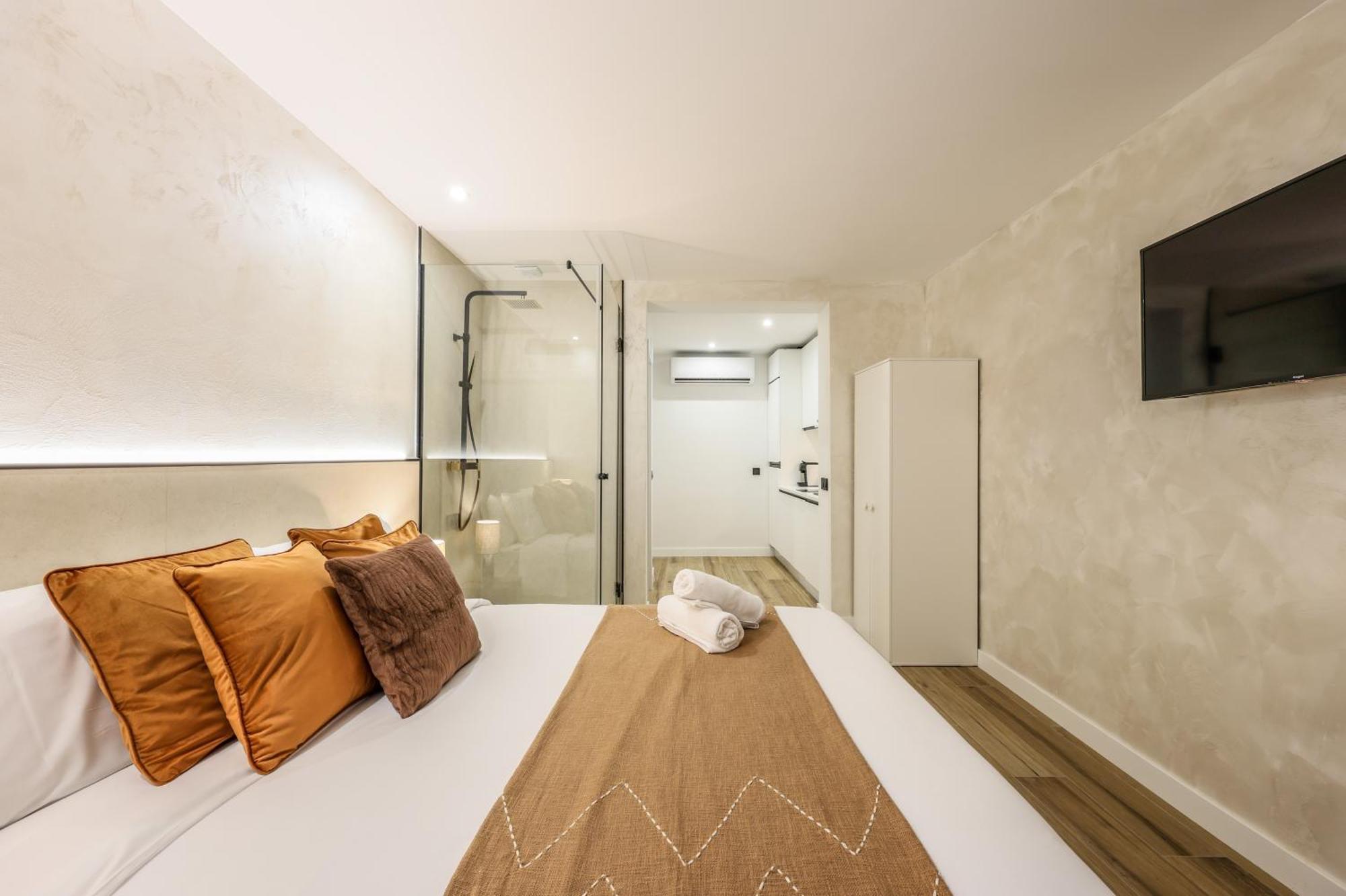 Asequible A Pasos De Callao, Mid Term Apartamento
