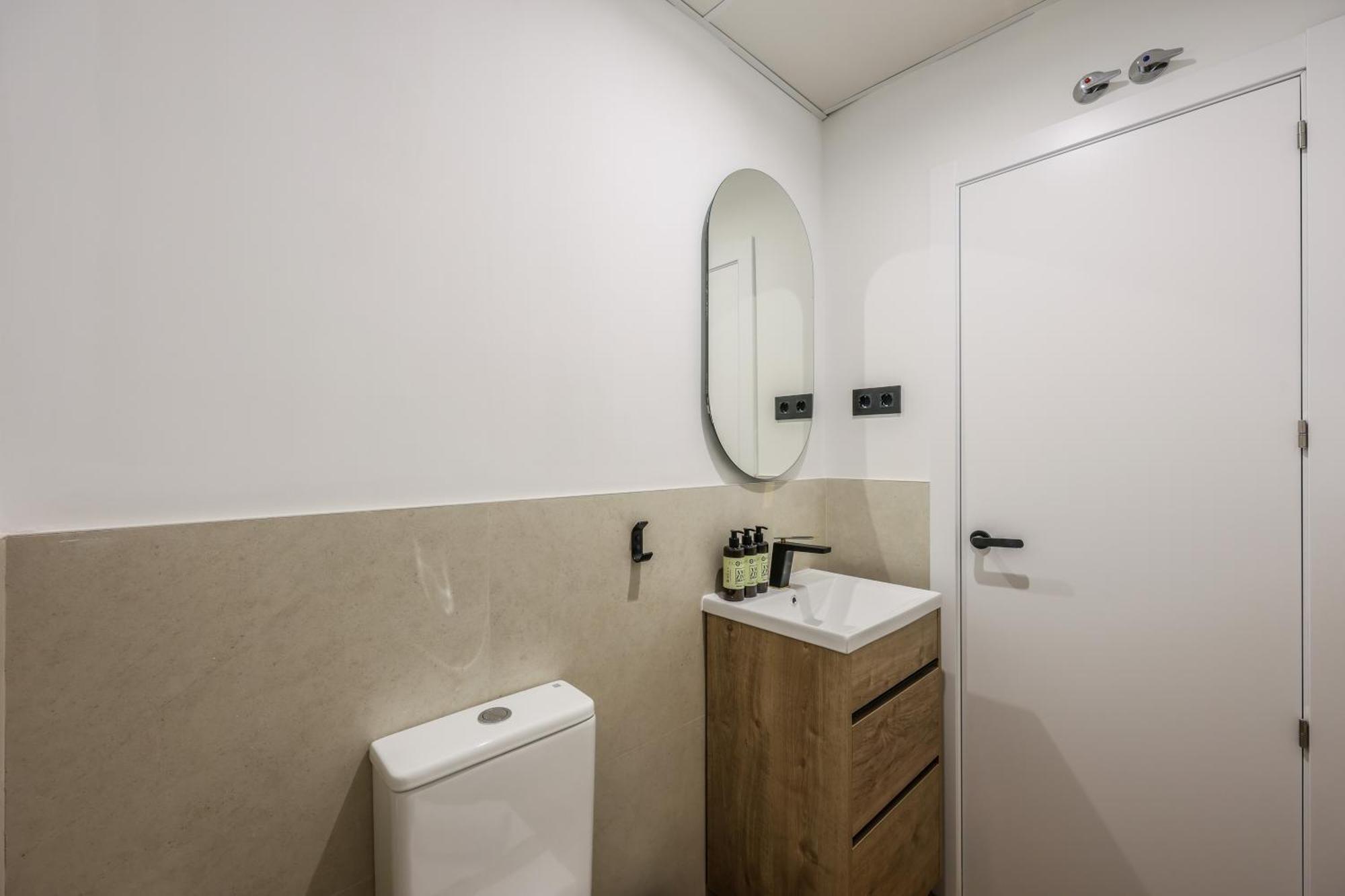 Asequible A Pasos De Callao, Mid Term Madrid