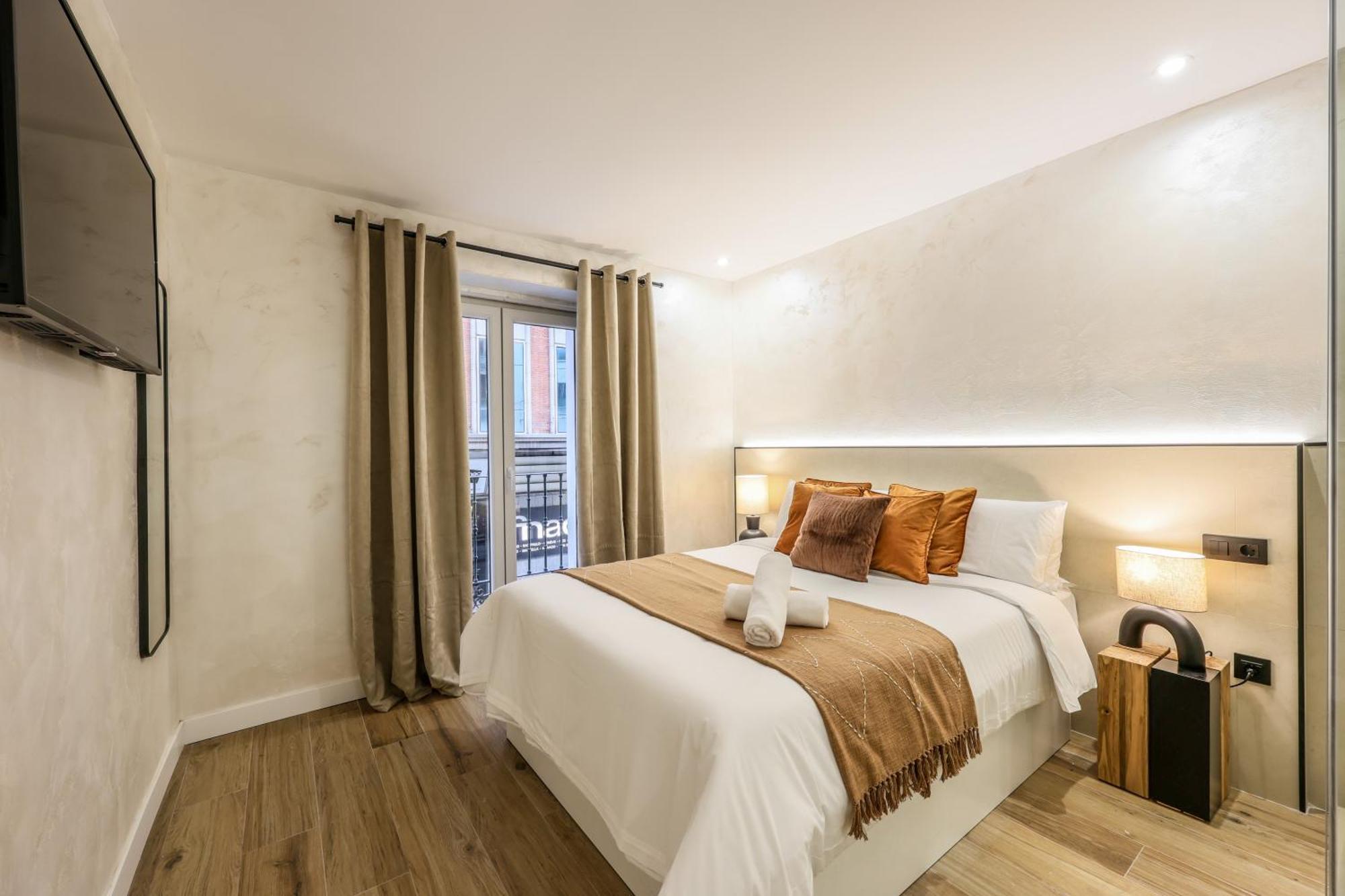 Asequible A Pasos De Callao, Mid Term Apartamento