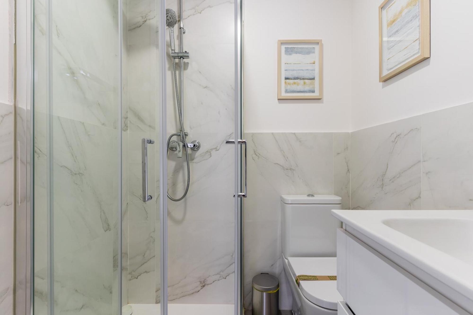 Cozy Apartment- 1bd 1bth- Plaza Castilla * Madrid