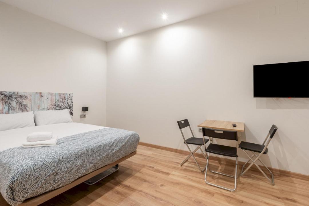 1 Bedroom 1 Bathroom Furnished - Justicia - Modern - Mintystay Apartamento