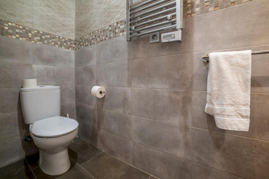 2 Bedrooms 1.5 Bathrooms Furnished - Justicia - Refurbished - Mintystay Apartment