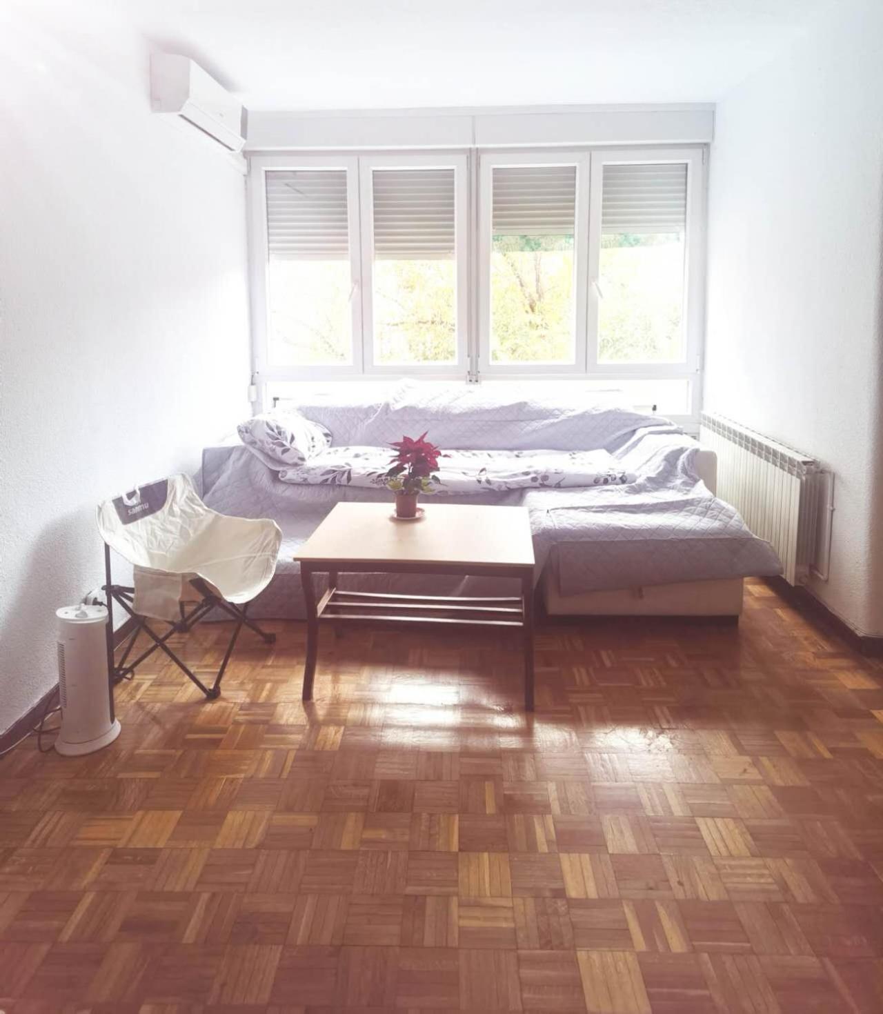 Una Habitacion Con Bano Compartido *