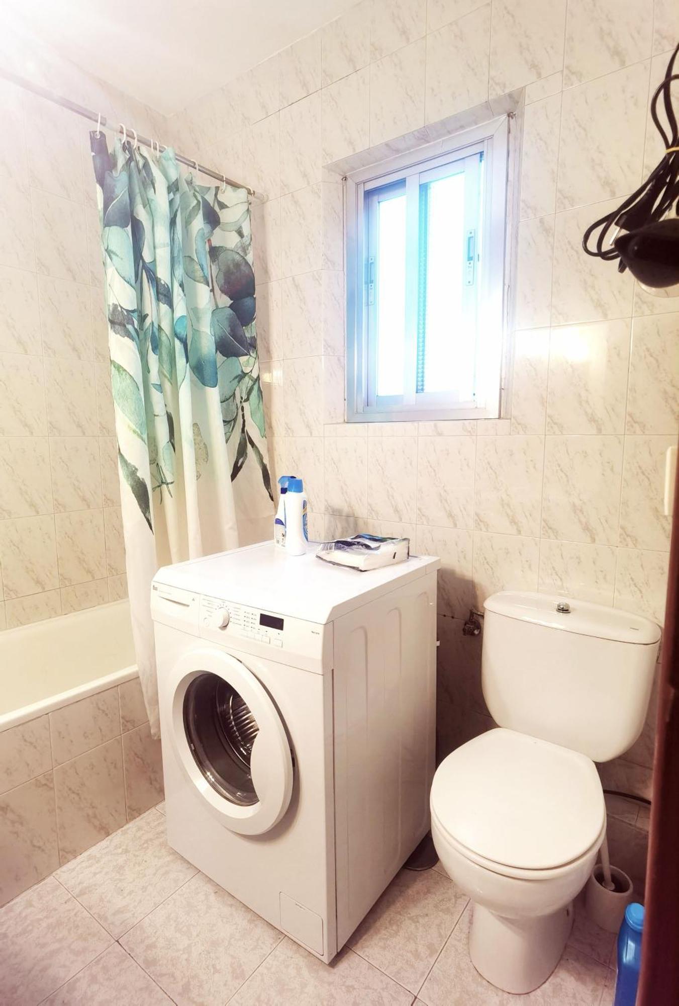 Una Habitacion Con Bano Compartido