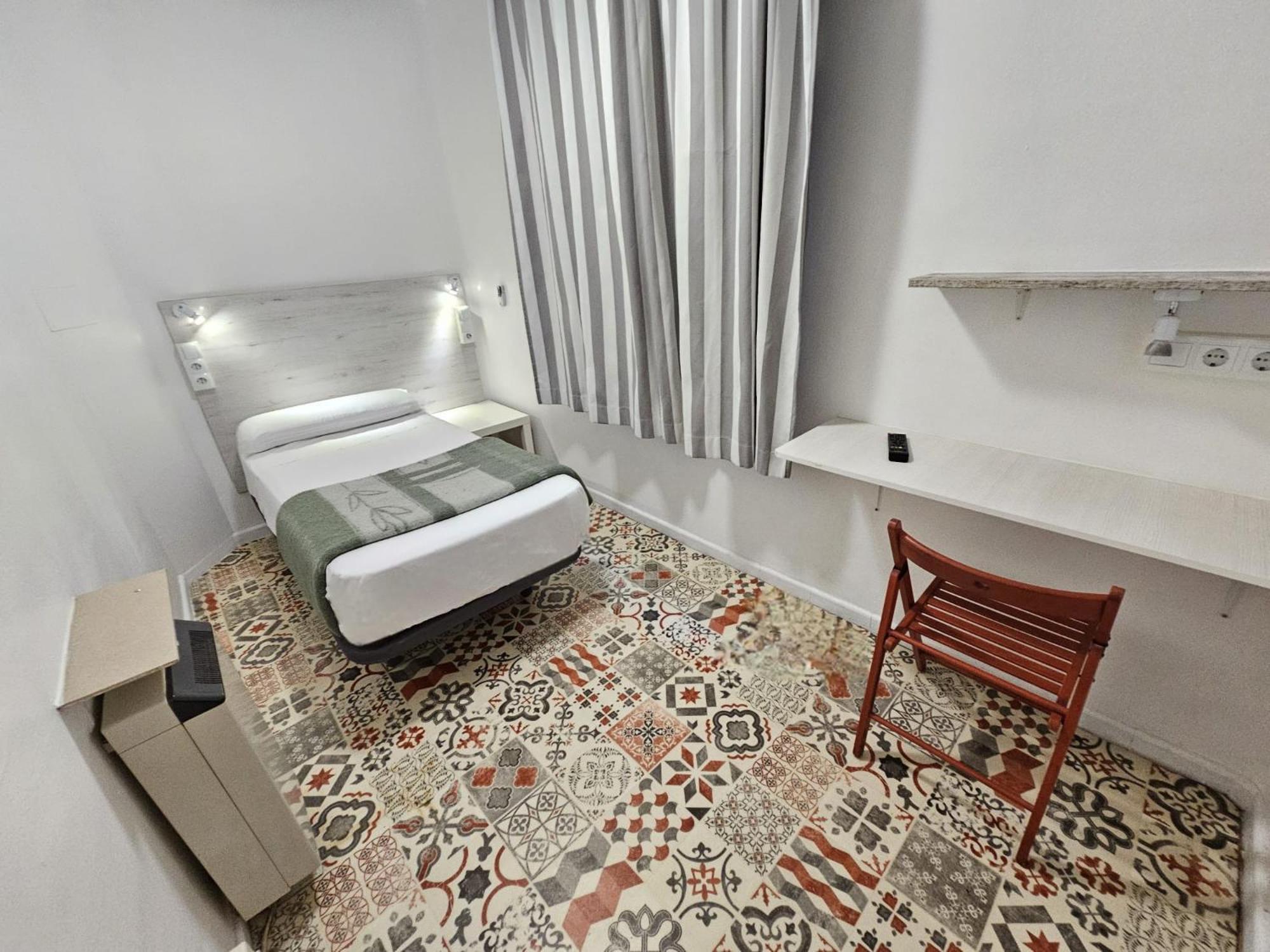 Affittacamere Casa De Huespedes Almansa 2*