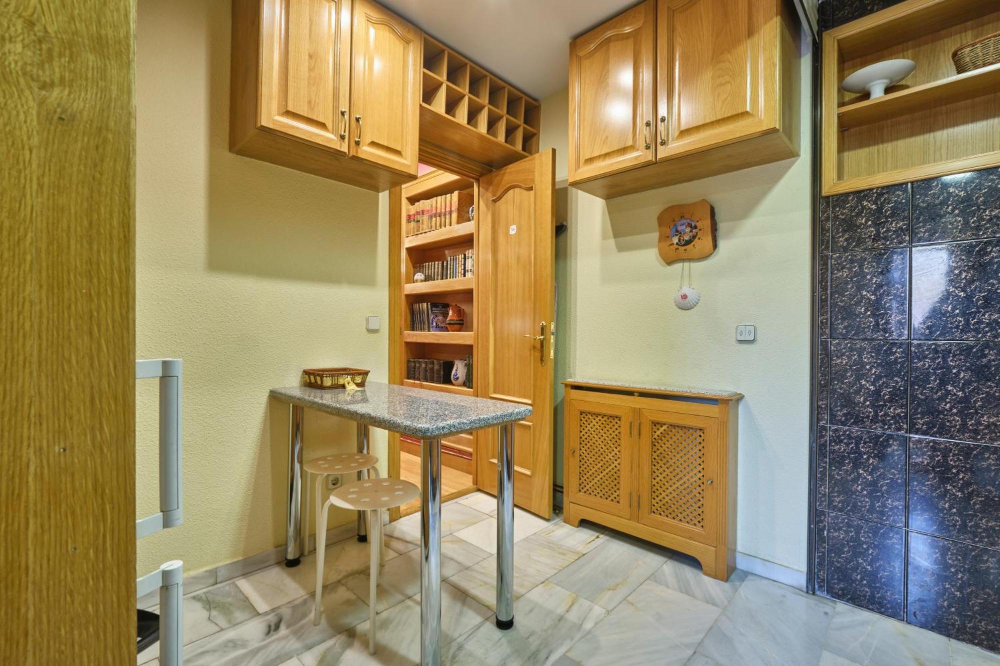 Carlos Apartment