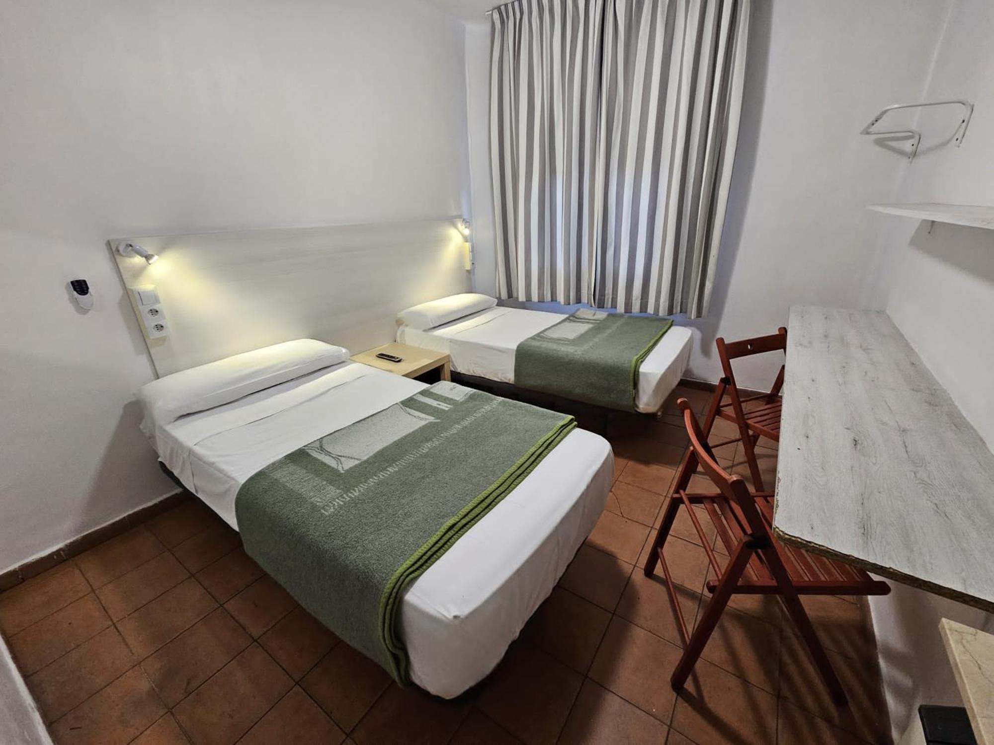 Casa De Huespedes Almansa Affittacamere 2*