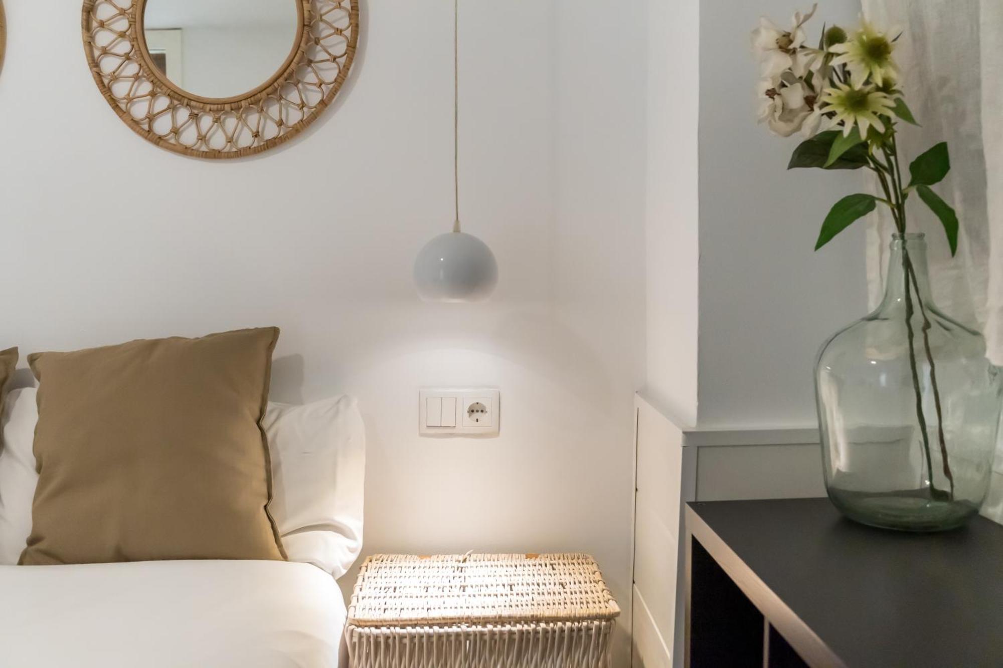 Appartement 2 Bedrooms 1 Bathroom Furnished - Malasana - Modern In Downtown Area - Mintystay *