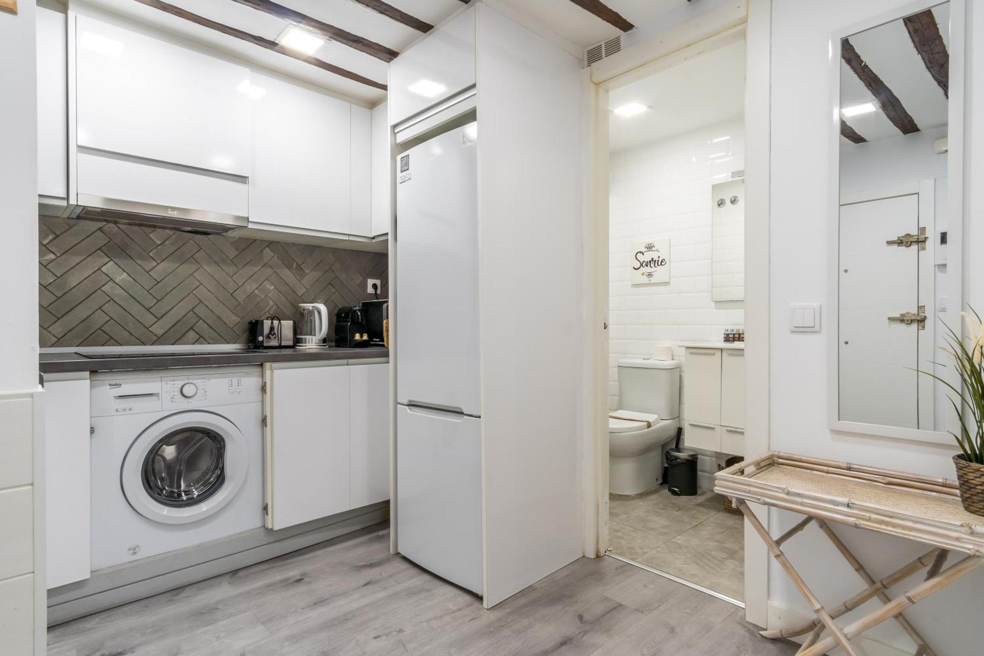 2 Bedrooms 1 Bathroom Furnished - Malasana - Modern In Downtown Area - Mintystay *