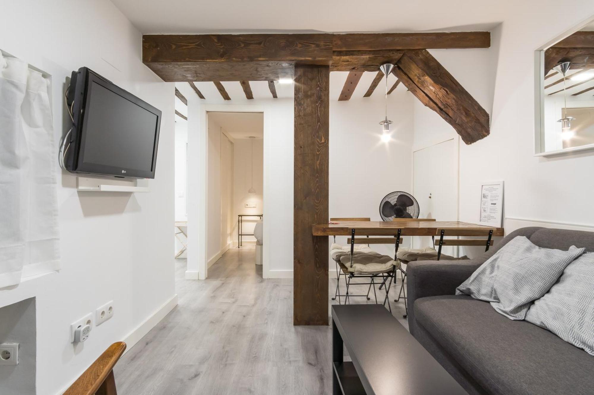 Appartement 2 Bedrooms 1 Bathroom Furnished - Malasana - Modern In Downtown Area - Mintystay