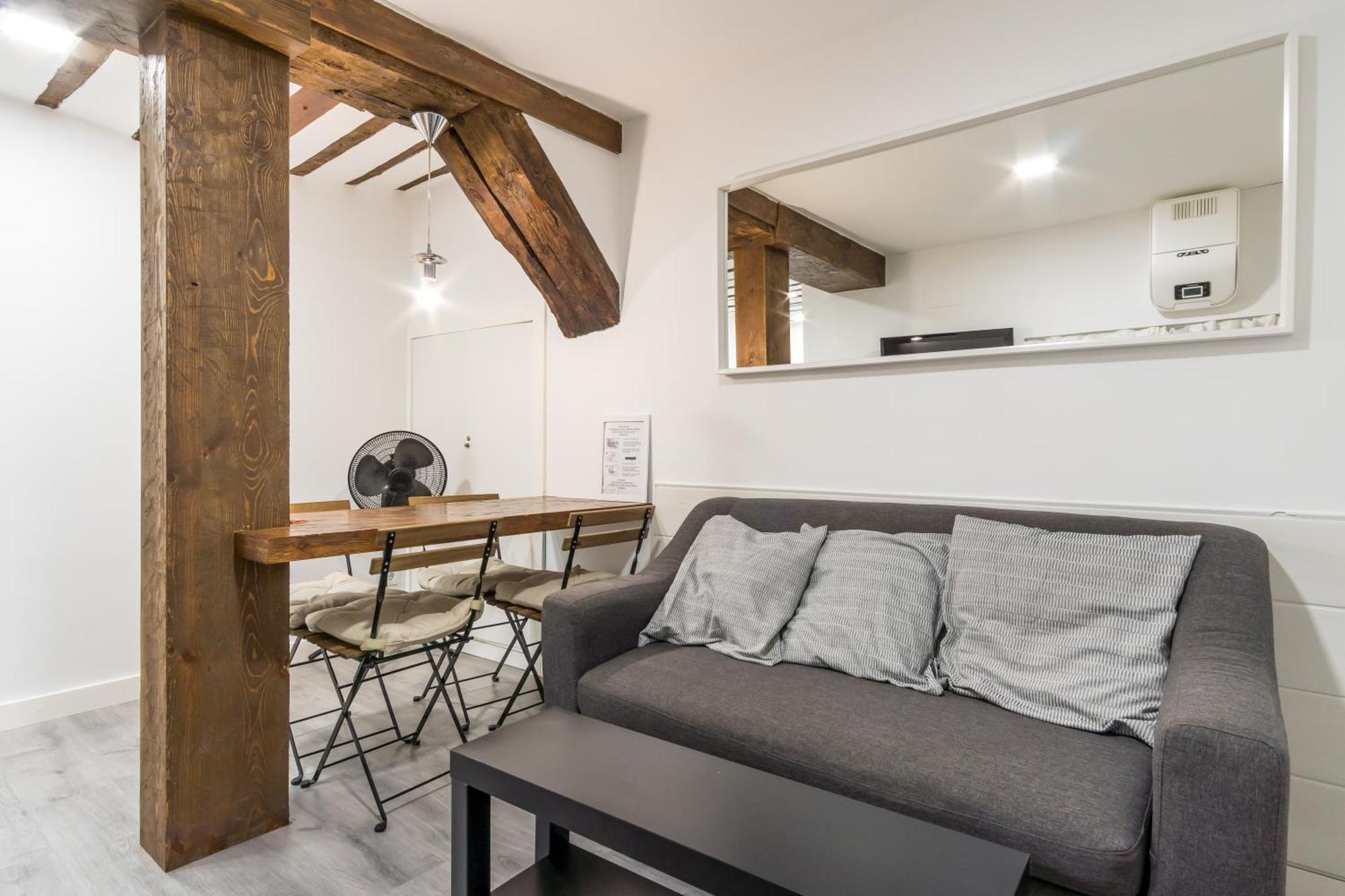 2 Bedrooms 1 Bathroom Furnished - Malasana - Modern In Downtown Area - Mintystay *