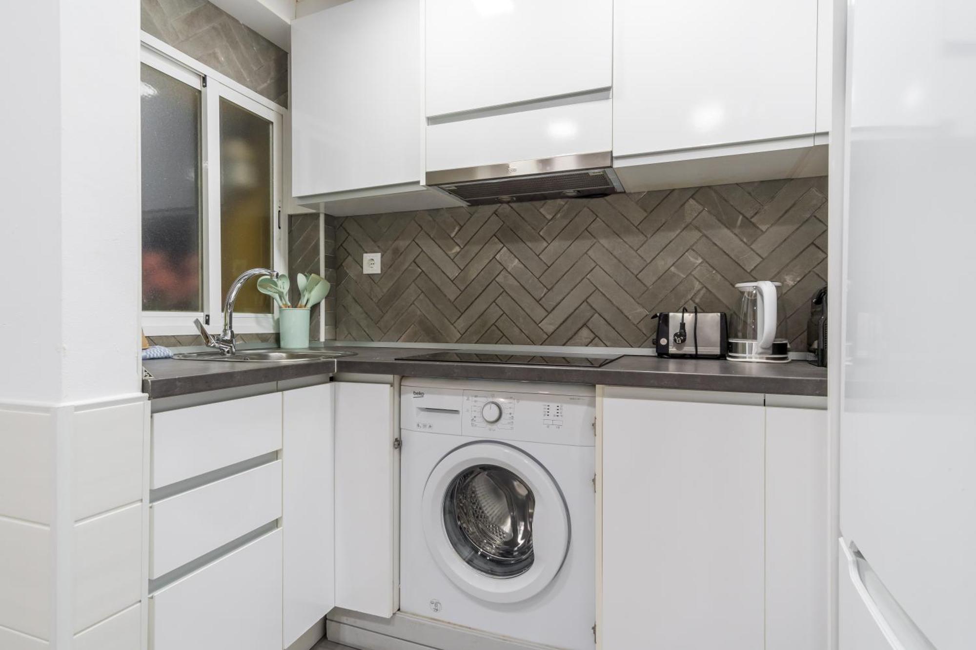 2 Bedrooms 1 Bathroom Furnished - Malasana - Modern In Downtown Area - Mintystay *