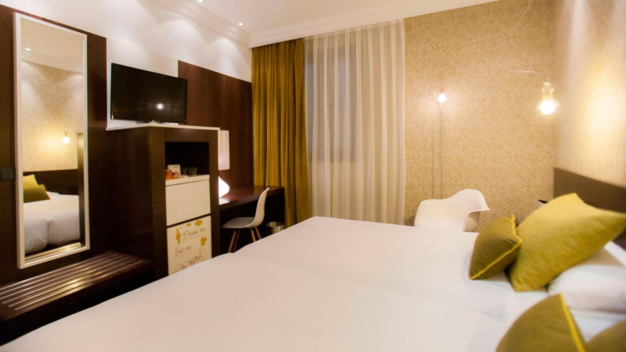 Vincci Centrum Hotel 4*