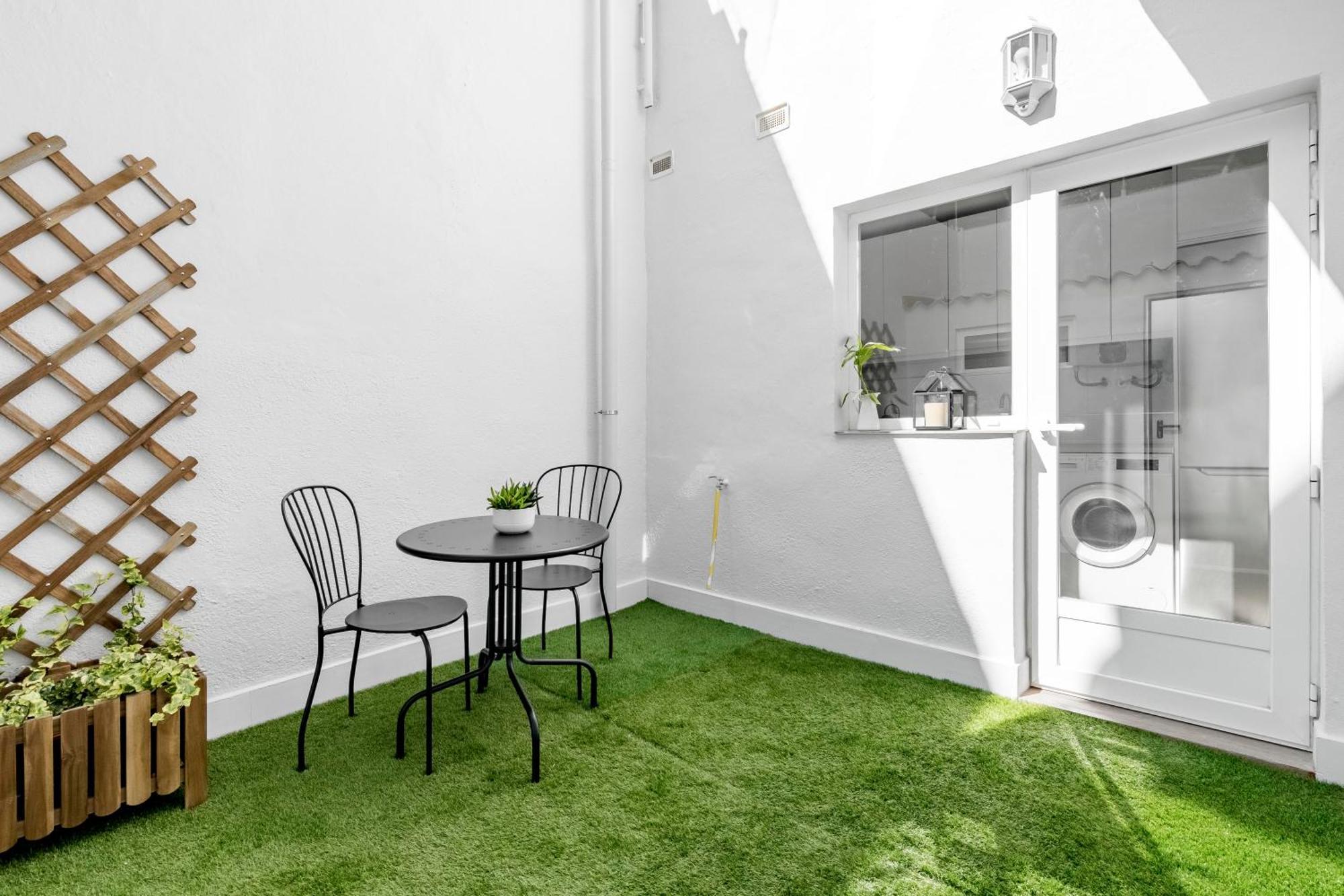 Cozy 2 Bedroom With Patio Madrid