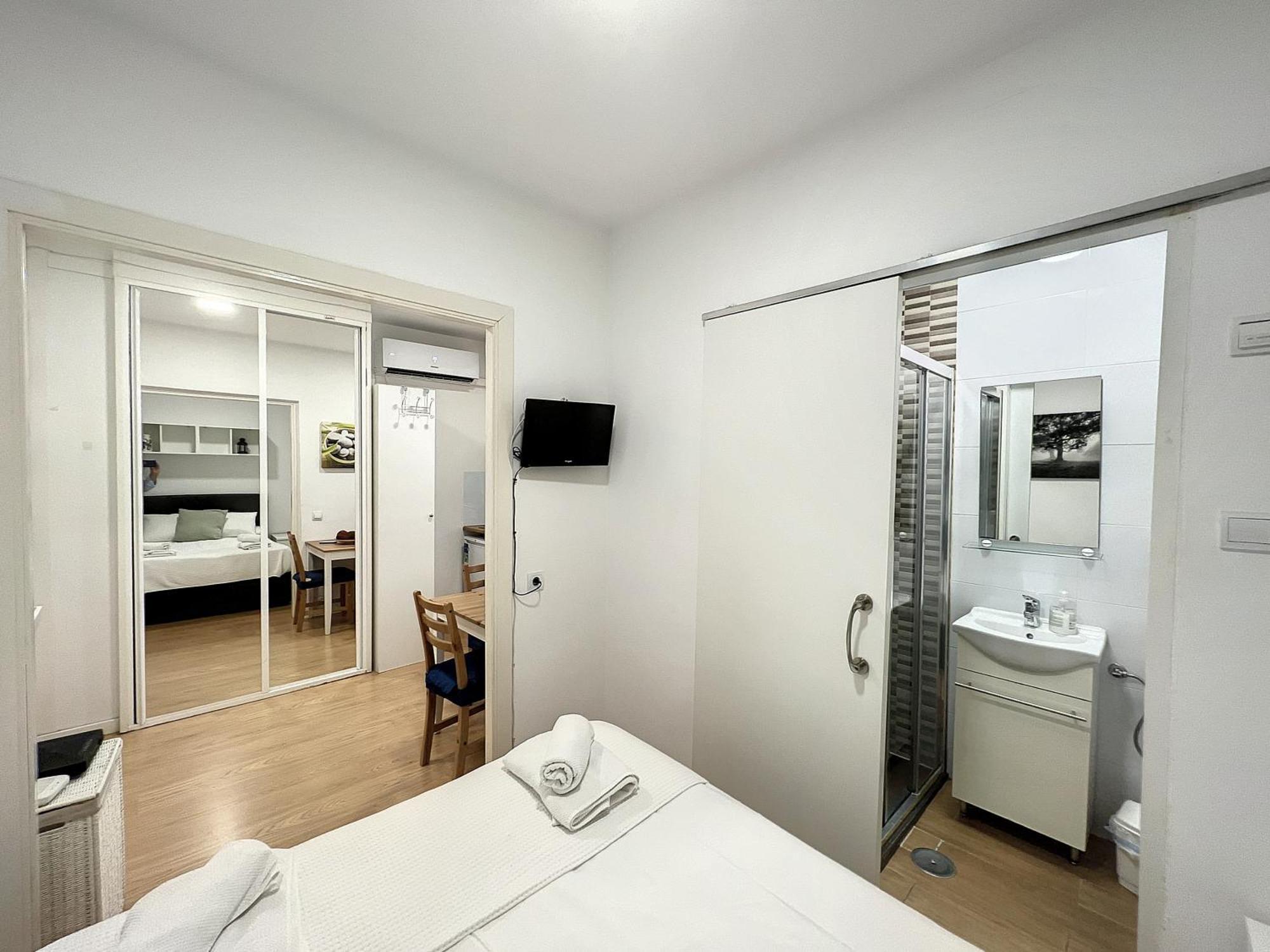 Urbantec Realty - Palacio Real - Opera Apartment