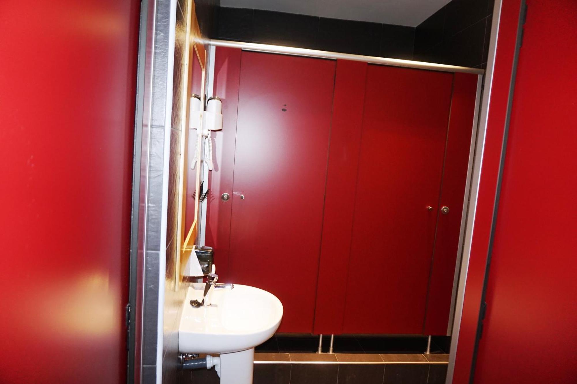 Far Atocha Hostel *