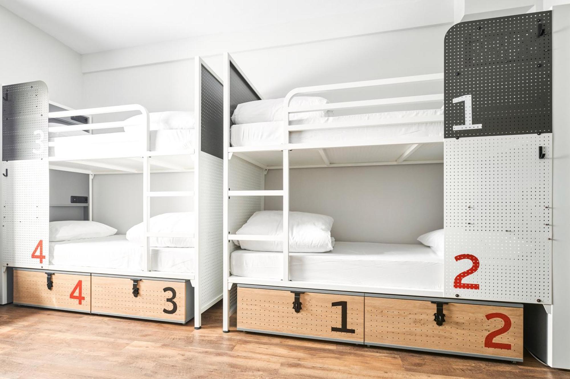 Hostal Generator *