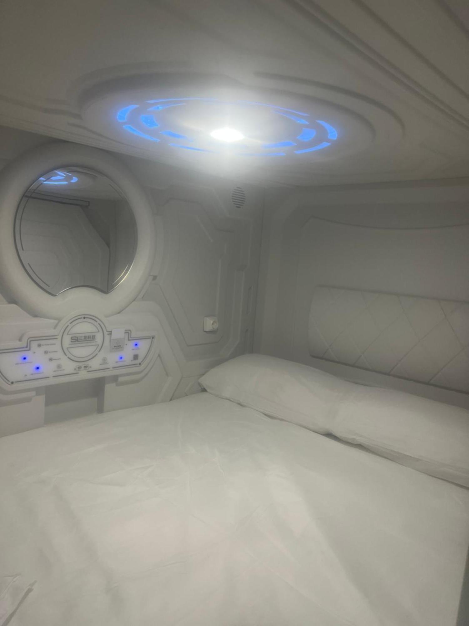 Flor Capsules Guest house *