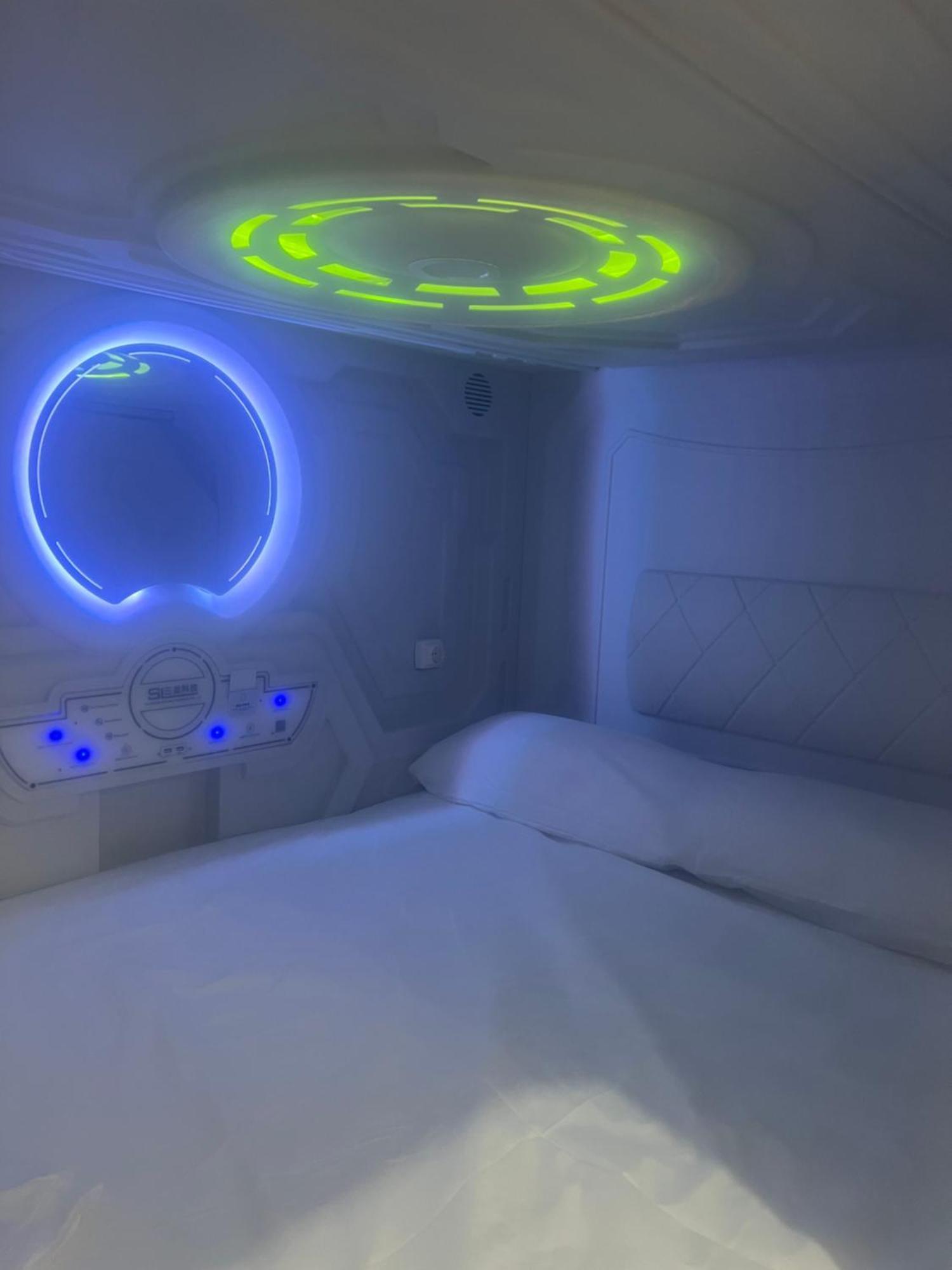 Flor Capsules Guest house Madrid