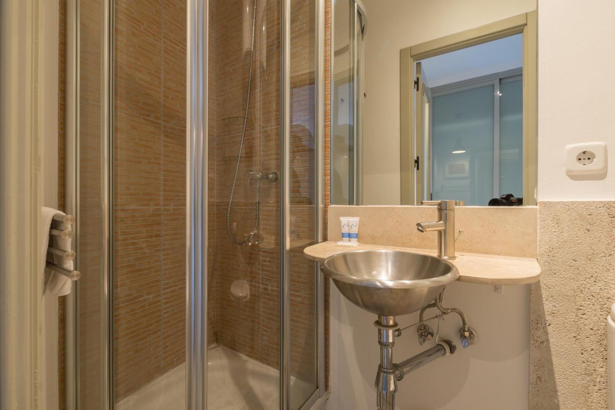 Santa Ana Boutique En Apartment Madrid