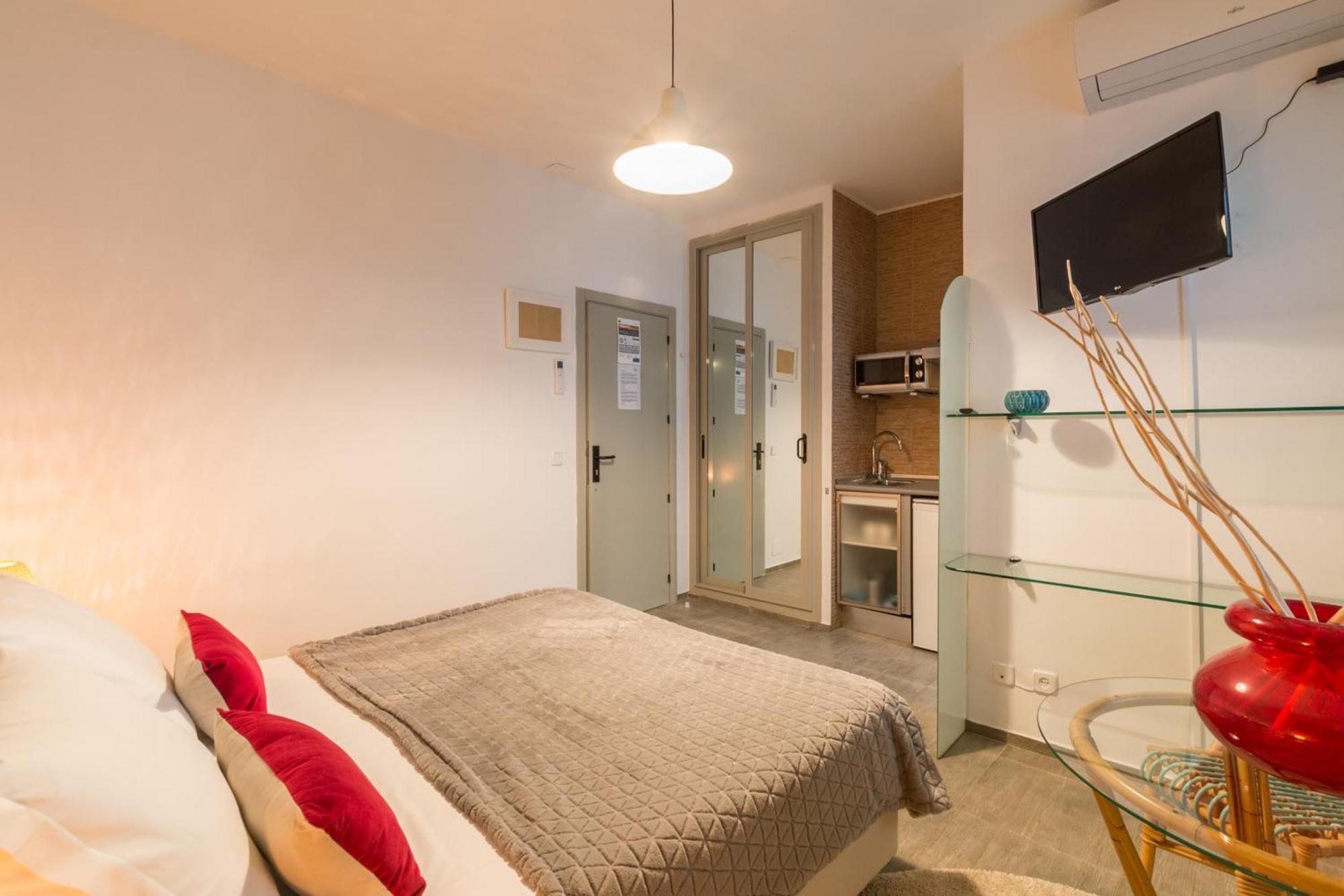 Santa Ana Boutique En Apartment Madrid