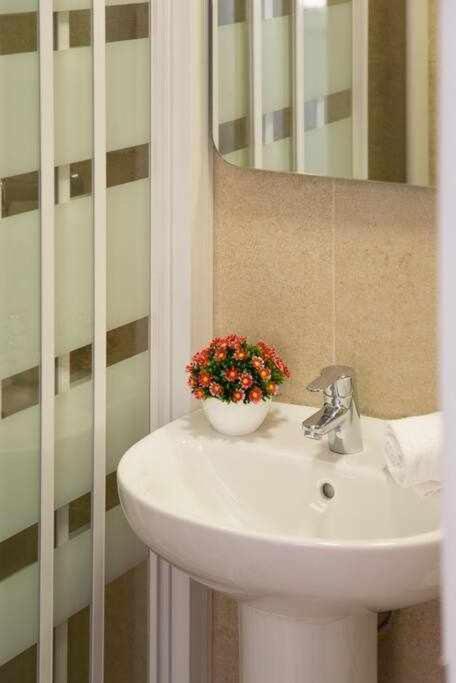 Comodo Y Agradable Estudio En Centro A6 * Madrid