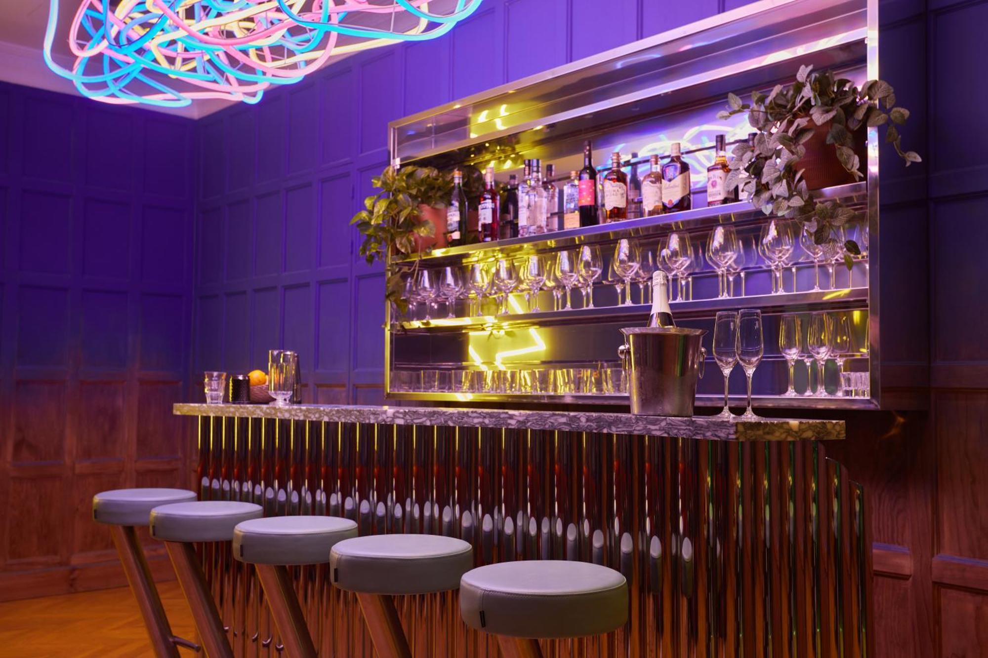 Hotel The Social Hub 4 Star 4*