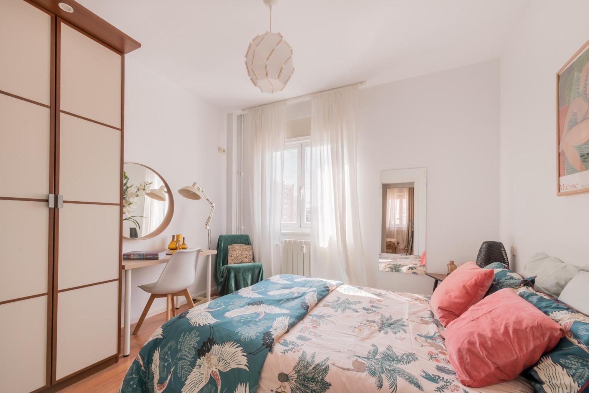 Habitación en casa particular Cozy And Stylish With Natural Light And Vibrant Decor