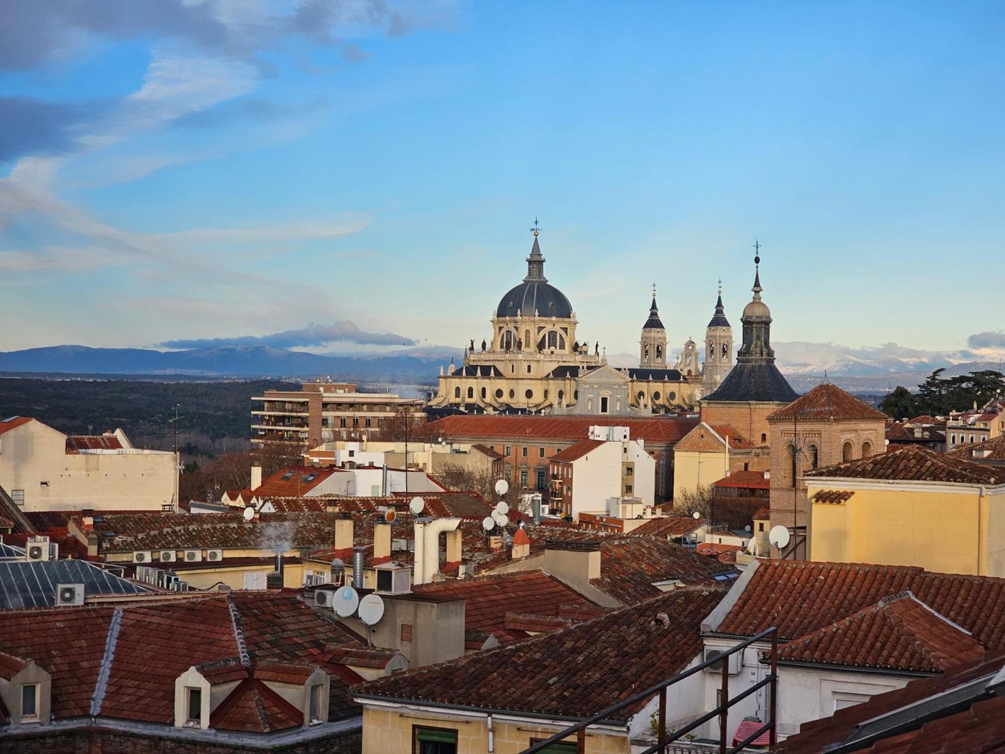 Apartamento Authentic Experience -plaza Mayor 7min Walk - Spectacular View - Champagne Madrid