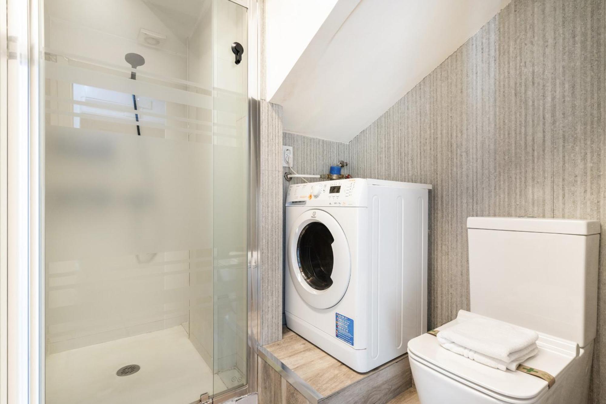 Atico Con Terraza En Lavapies Alquiler Temporal Apartamento Madri