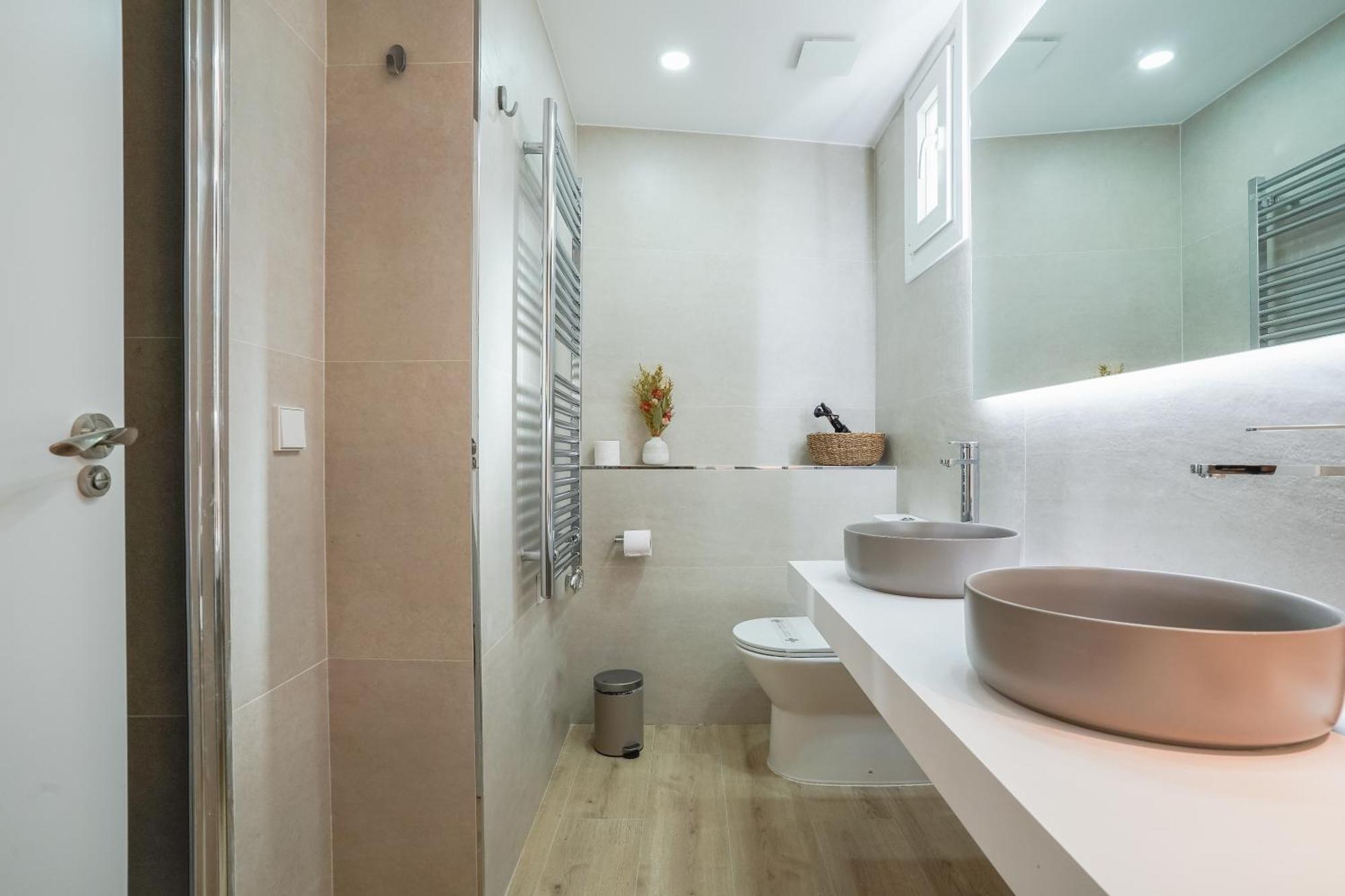 Apartment Modern Duplex-3bedrooms 3bathrooms-lavapies