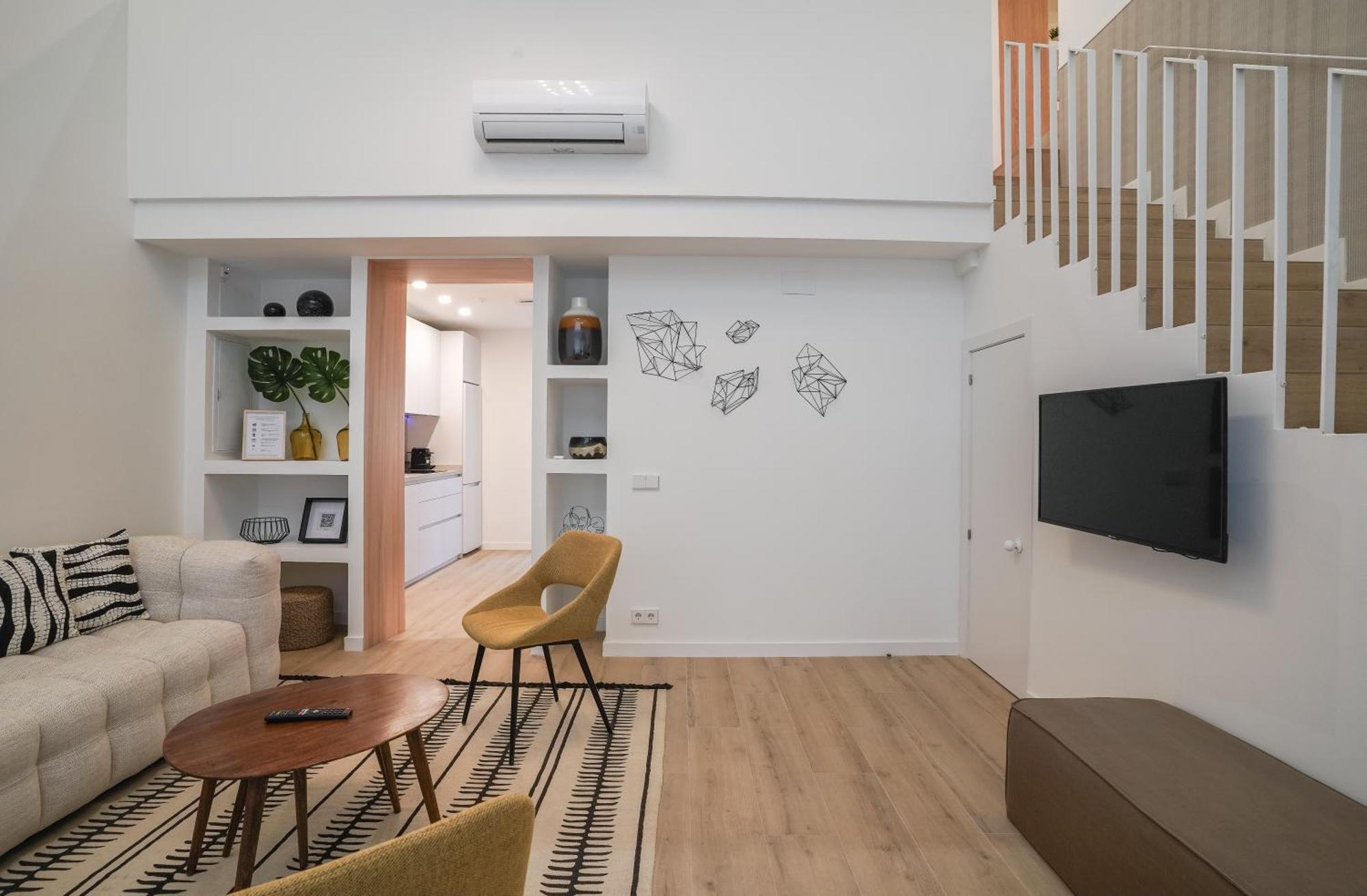 Apartment Modern Duplex-3bedrooms 3bathrooms-lavapies
