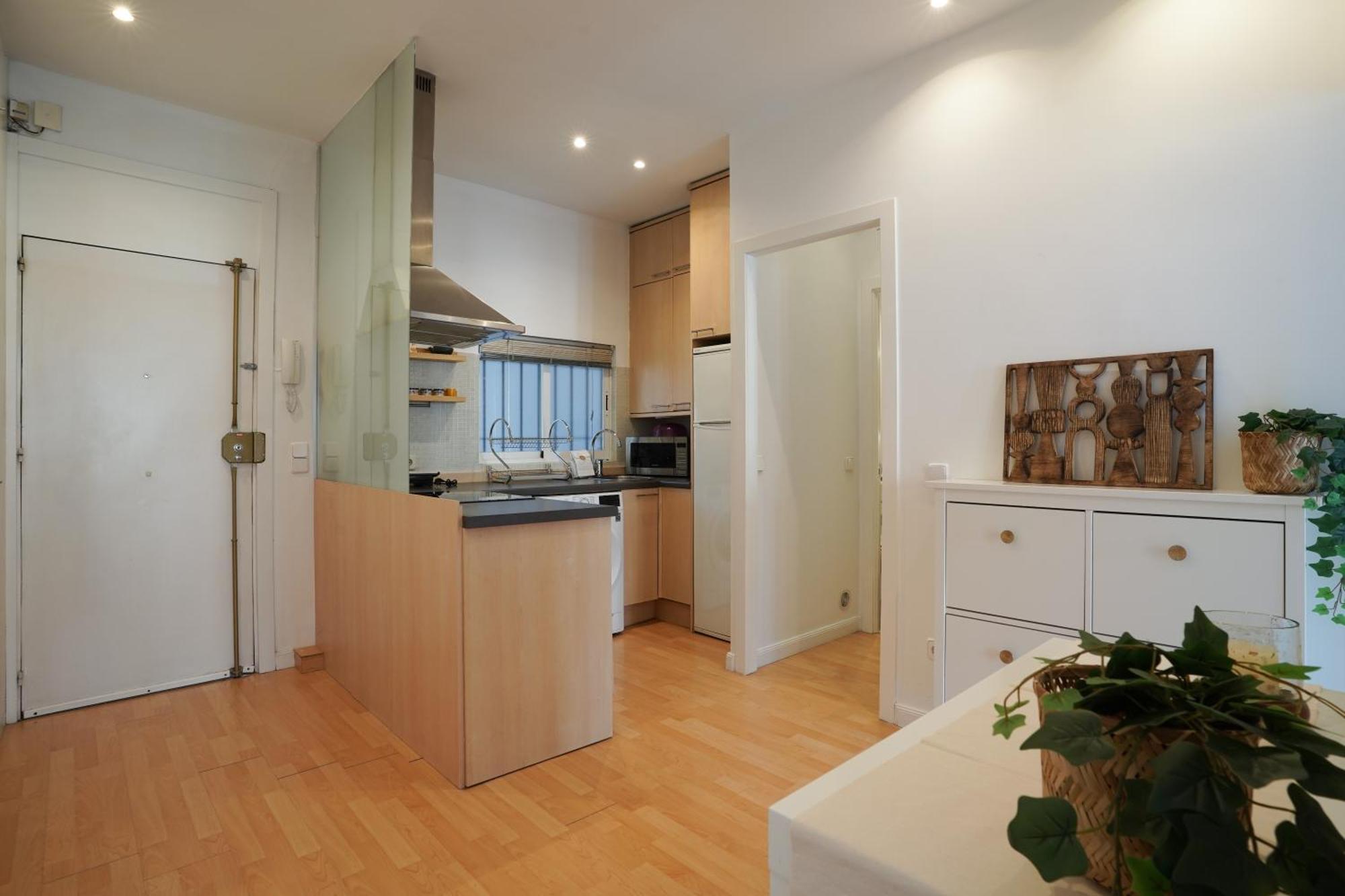Cozy And Bright-1bedroom 1bathroom-chamberi *