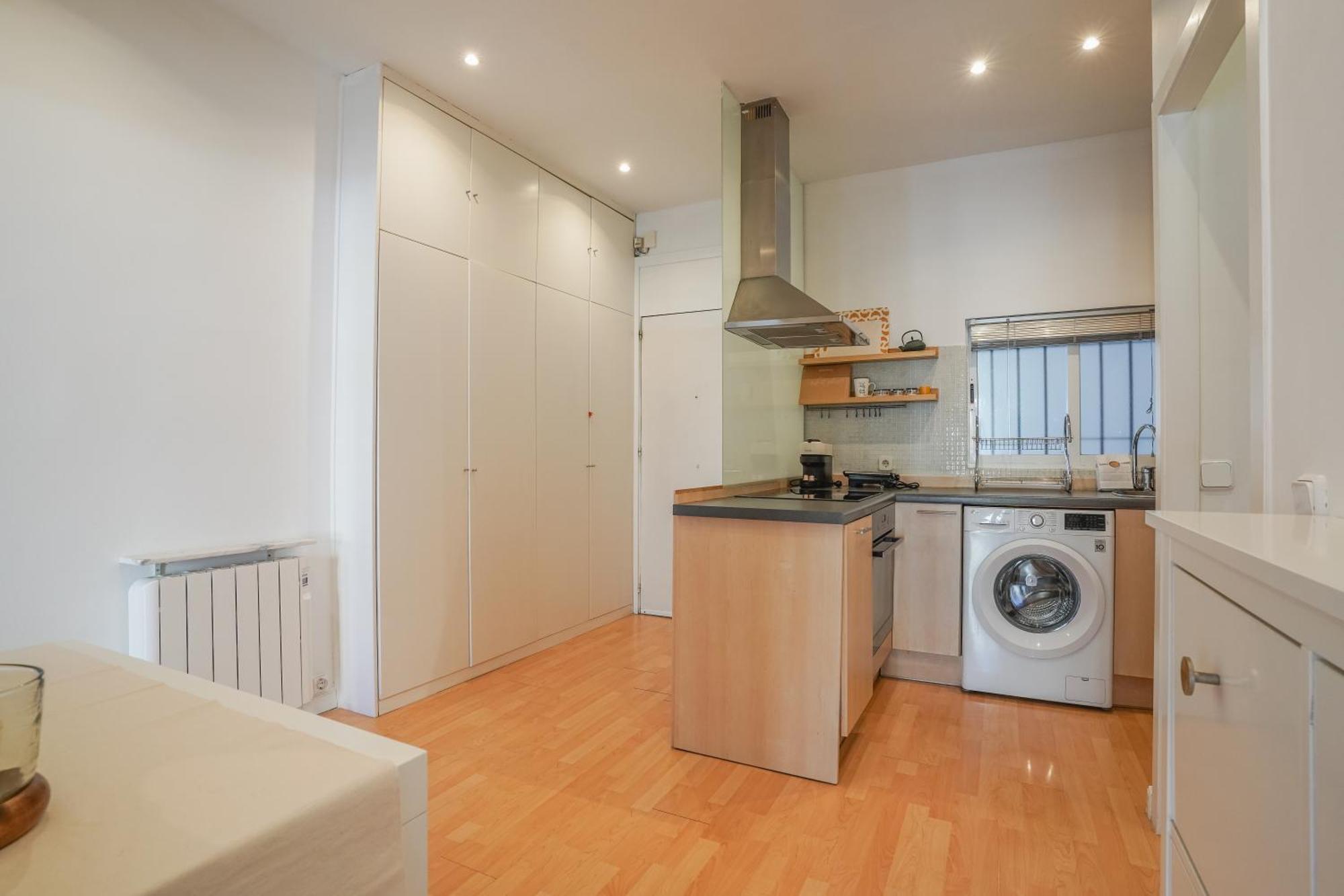 Cozy And Bright-1bedroom 1bathroom-chamberi *