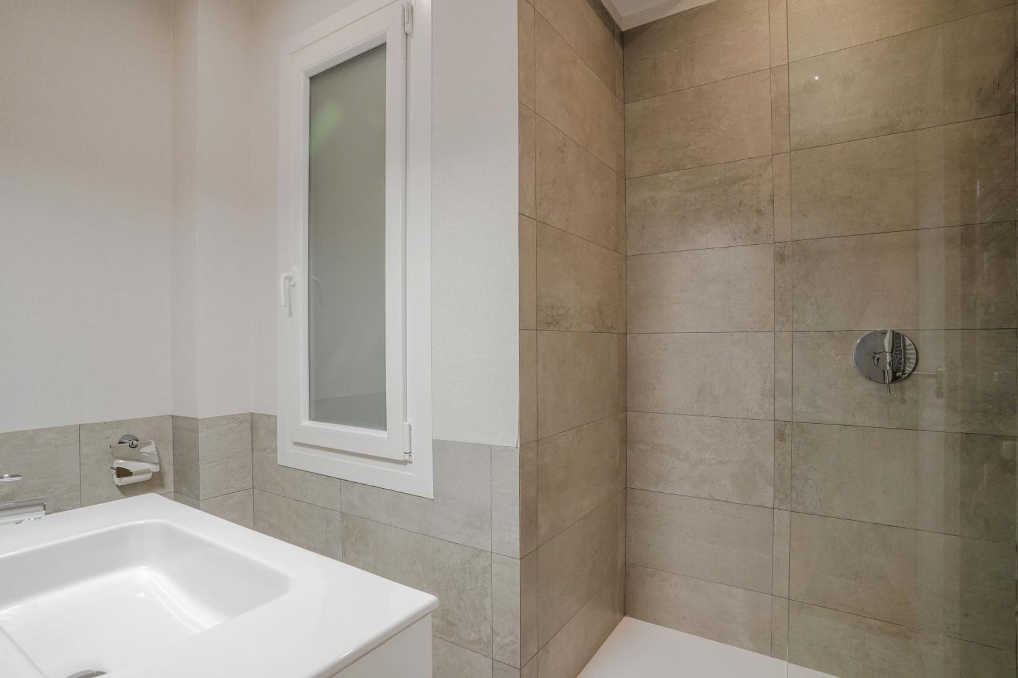 Modern Spacious-3 Bedrooms 2 Bathrooms-retiro Appartamento