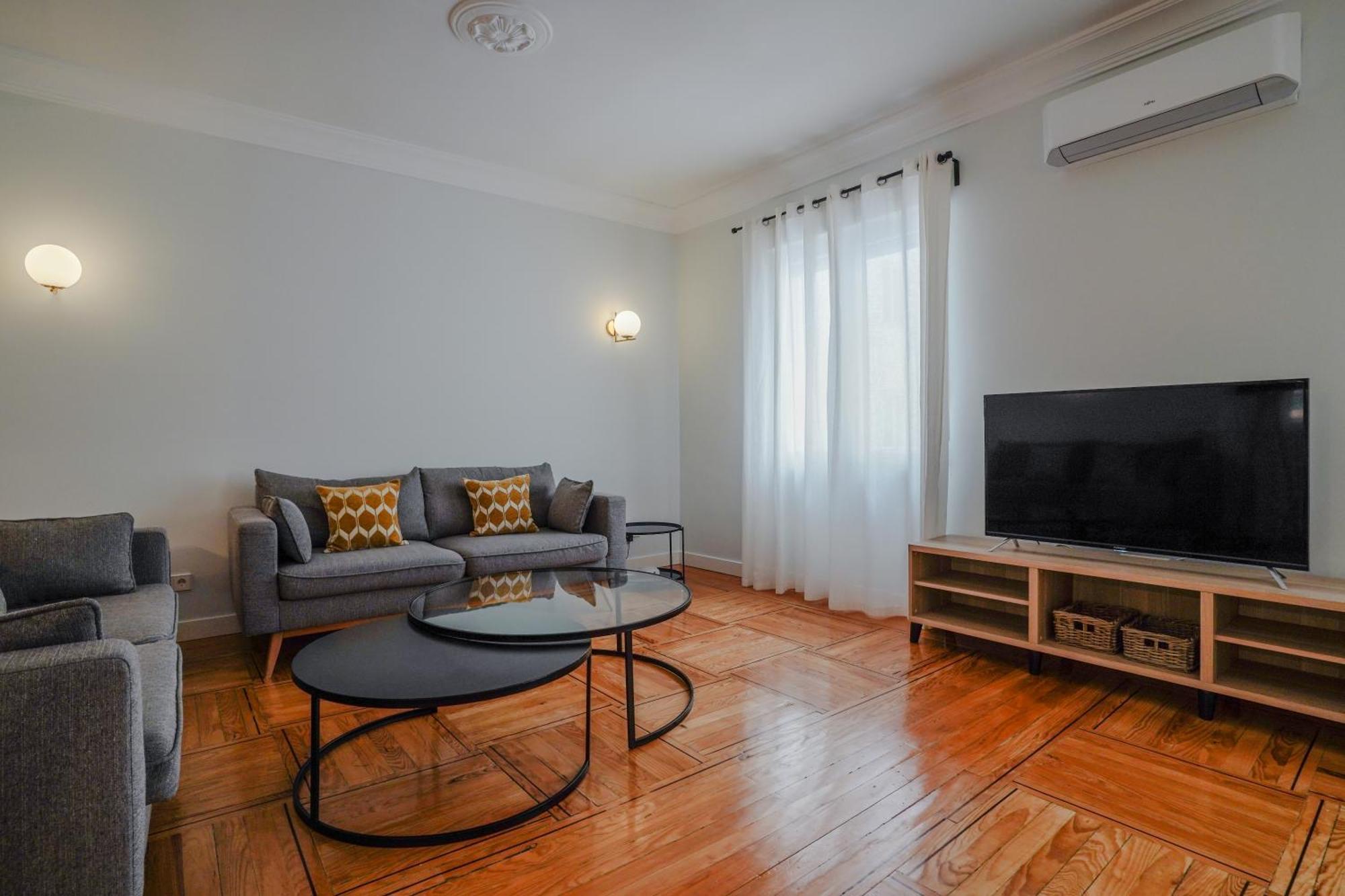 Modern Spacious-3 Bedrooms 2 Bathrooms-retiro *