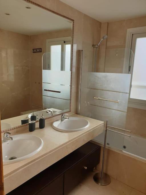 Vakantiehuis Ifema 5 4 Banos, Parking Free