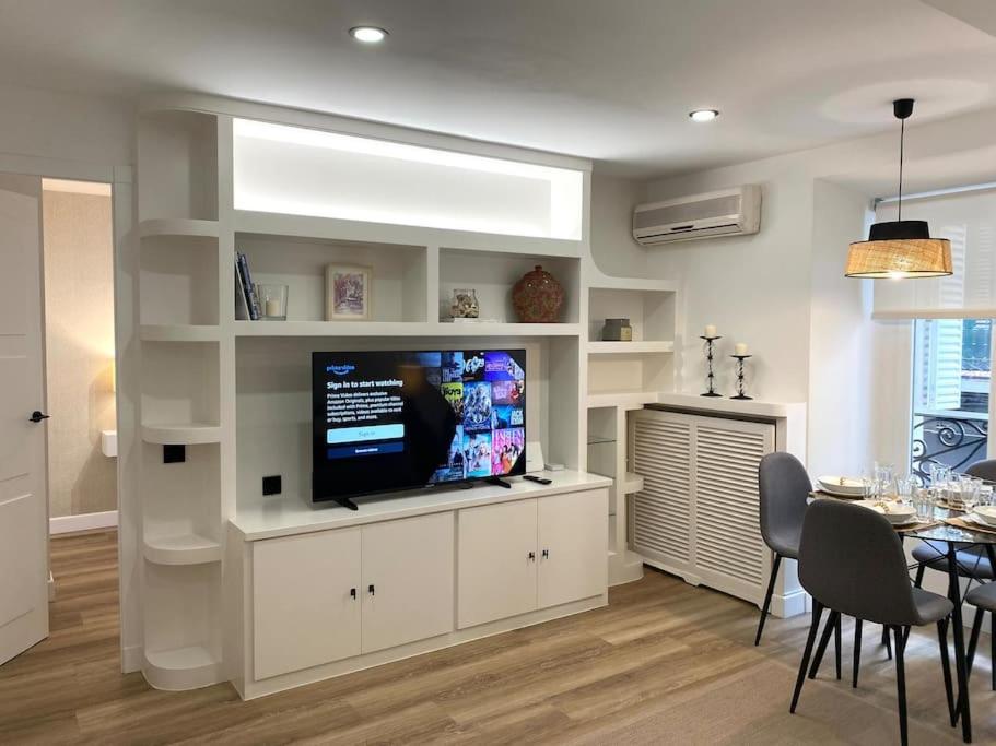 Centric Lovely Private Flat 2bd, 2bh + Ac Apartment Madrid