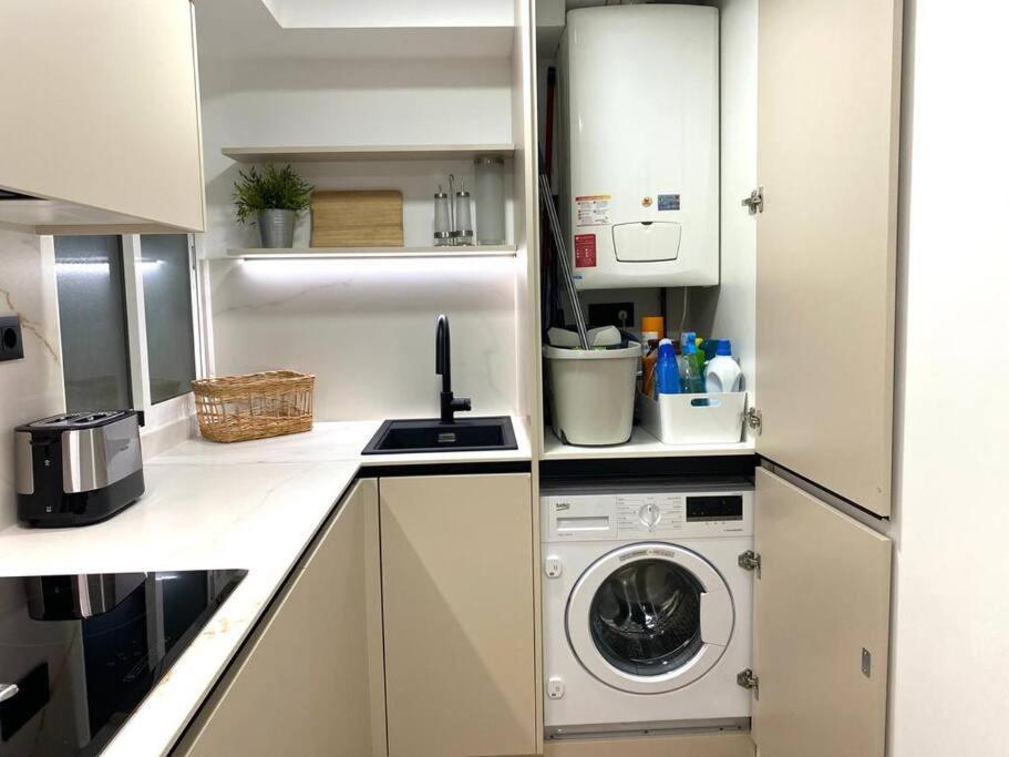 Centric Lovely Private Flat 2bd, 2bh + Ac * Madrid