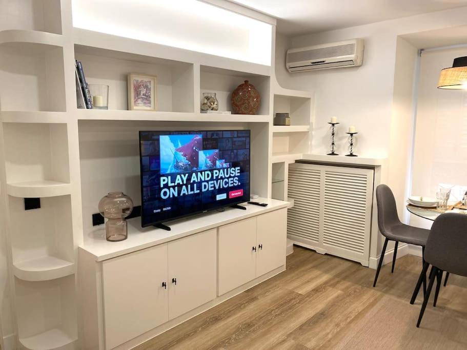 Centric Lovely Private Flat 2bd, 2bh + Ac Apartment Madrid