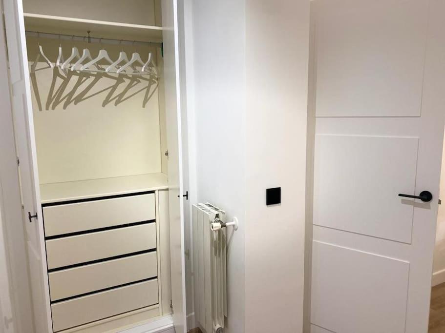 Centric Lovely Private Flat 2bd, 2bh + Ac * Madrid