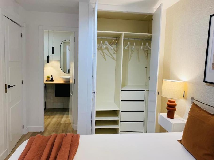 Centric Lovely Private Flat 2bd, 2bh + Ac Apartment Madrid