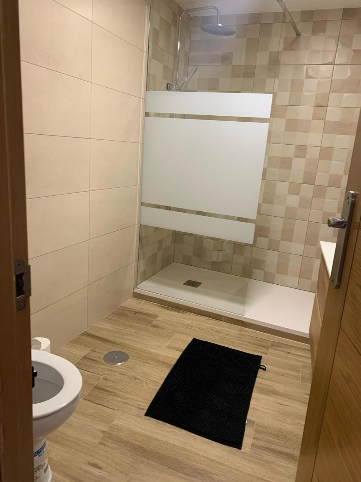 Apartamento Completo Para 8 Personas A 5 Minutos Del Aeropuerto E Ifema Madrid