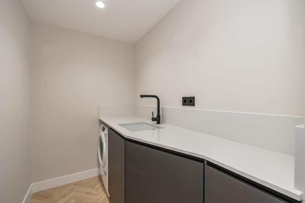 Puerta Del Sol 3br 3bh Apartment