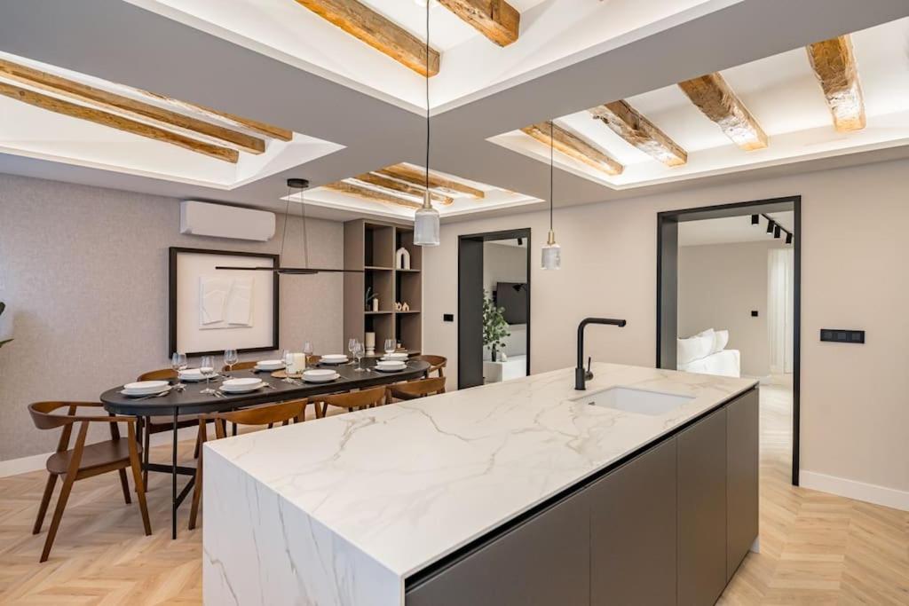 Puerta Del Sol 3br 3bh Appartamento Madrid