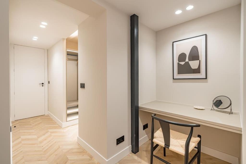 Puerta Del Sol 3br 3bh Apartment Madrid