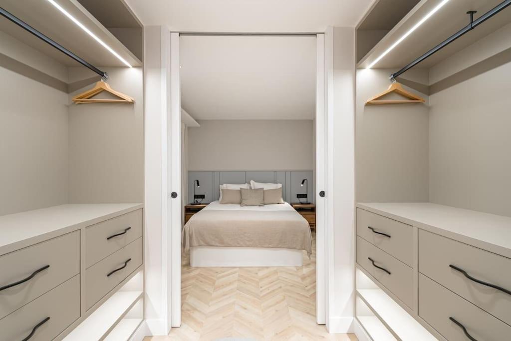 Puerta Del Sol 3br 3bh Apartment *