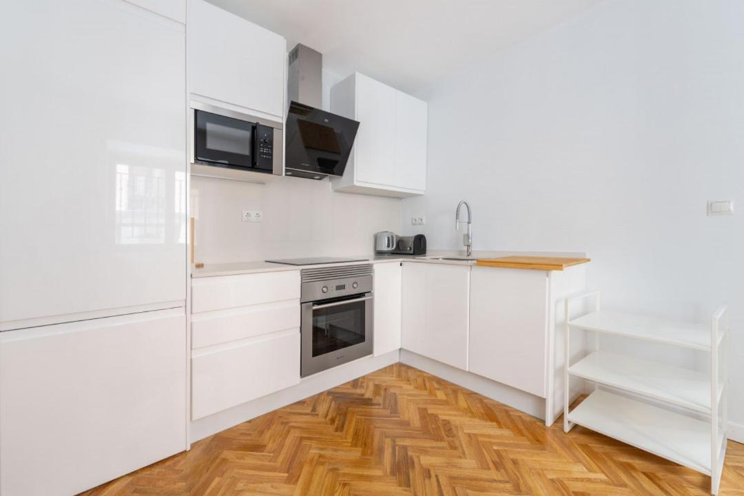 3 Bedrooms 2 Bathrooms Furnished - Sol - Bright - Mintystay * Madri