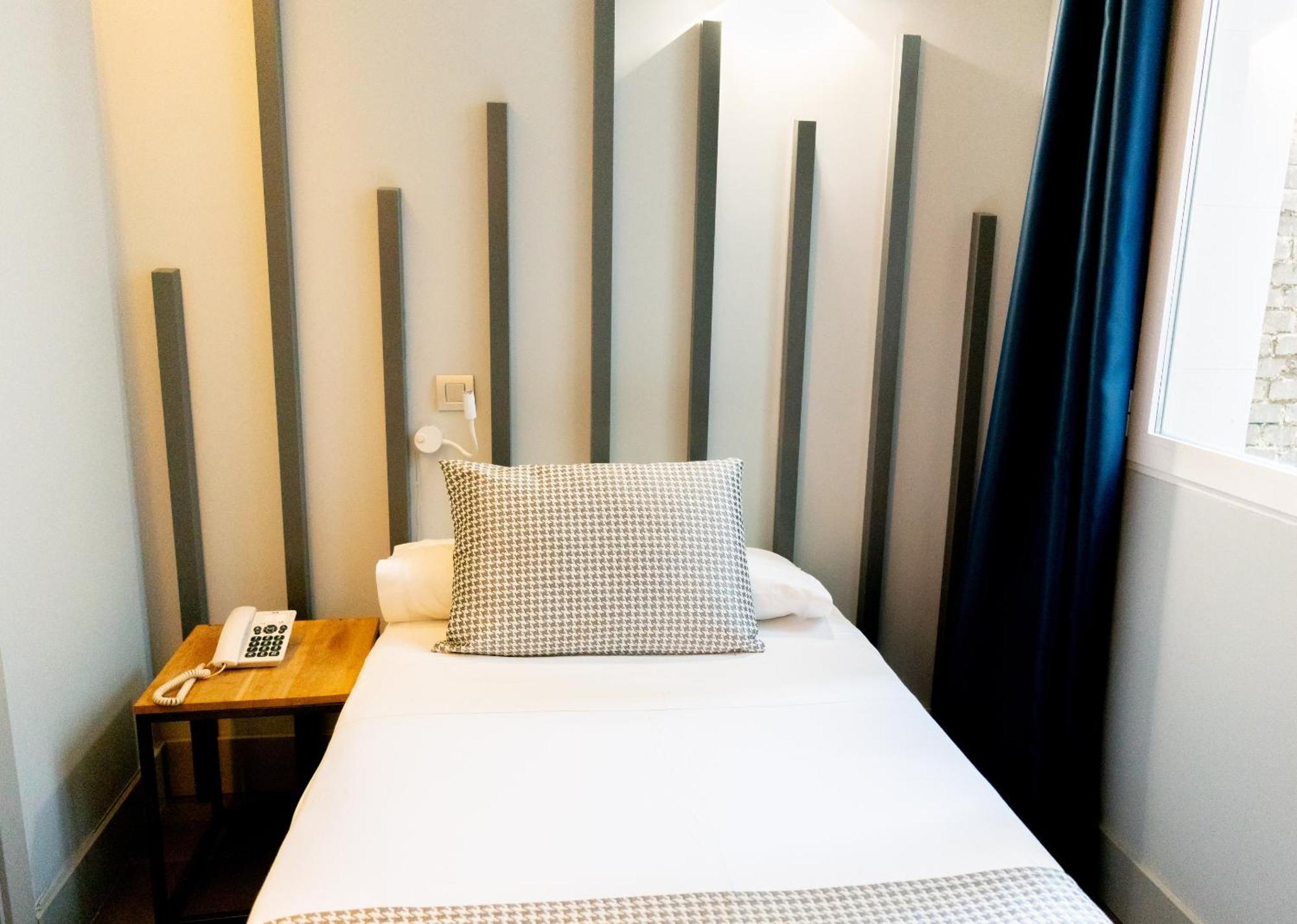 Carmen-gran Via Hostal
